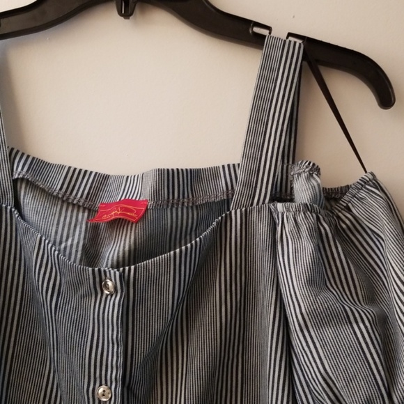 Cold shoulder s/s chambray stripe top, - Picture 3 of 3